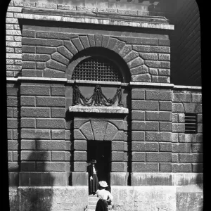 Newgate Prison (entrance) Newgate Prison (entrance)