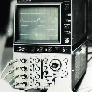 Oscilloscope for EEG monitoring in ESP testing Oscilloscope for EEG monitoring in ESP testing