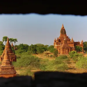 Pagodas and temples on the Plain of Bagan, Bagan, Myanmar Pagodas and temples on the Plain of Bagan, Bagan, Myanmar