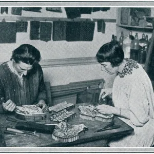 Phyllis Barron and her hand-block printing on stuffs Phyllis Barron and her hand-block printing on stuffs