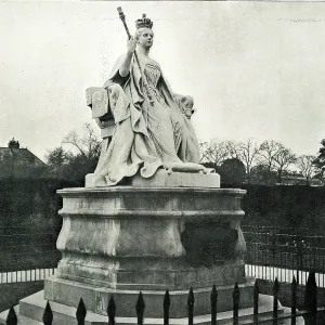 Queen Victoria statue, Kensington Gardens, London