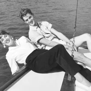 SAILING COUPLE