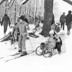 Sledding and skiing in Neuwaldegg 1979 Sledding and skiing in Neuwaldegg 1979