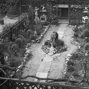 SMALL COTTAGE GARDEN SMALL COTTAGE GARDEN