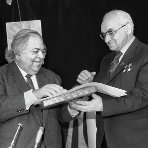 Soviet recipients presented with Jawaharlal Nehru Soviet recipients presented with Jawaharlal Nehru