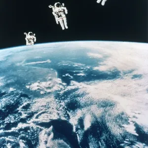 SPACEWALKING/C20TH SPACEWALKING/C20TH