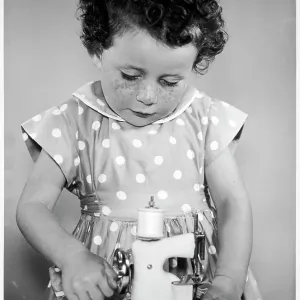 TOY SEWING MACHINE 1960S TOY SEWING MACHINE 1960S
