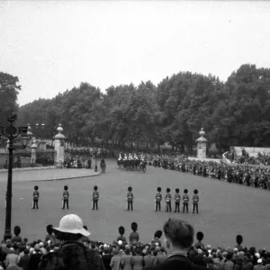 Trooping the Colour - Queen Victoria Memorial Trooping the Colour - Queen Victoria Memorial