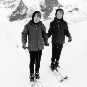 TWIN SKIERS TWIN SKIERS