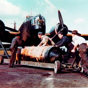 Vickers Wellington IC -seen being bombed up Vickers Wellington IC -seen being bombed up