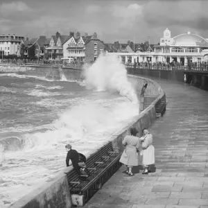 WAVES AT PORTHCAWL WAVES AT PORTHCAWL