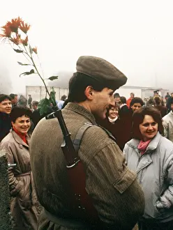 Symbole: 10 Year Anniversary Fall of the Berlin Wall: Great Joy