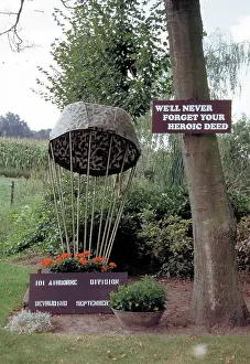 Awareness: 101st Airborne Division Memorial Parachute, Paulushoeve
