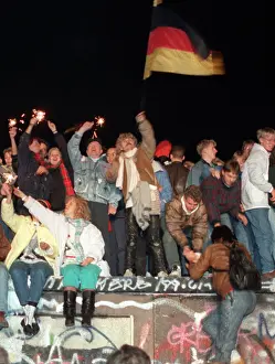 Symbole: 11th anniversary of the fall of the Berlin Wall