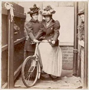 Novice: 1890S LADY CYCLIST