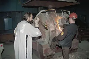 Stove: 18th century bronze bell reconstruction