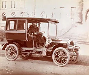 Curb: 1905 Pierce Great Arrow