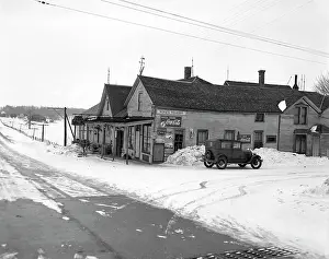 Lef001: 1910s 1920s Car Parked Beside