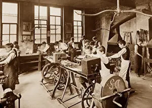 1920 30s: 1920/30s School metal working class