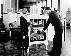 Icebox: 1920s 1930s Salesman Demonstrating