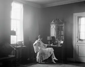 Chippendale: 1920s Elegantly Dressed Woman