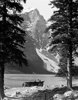 Moraine: 1920s Mountains Moaine Lake