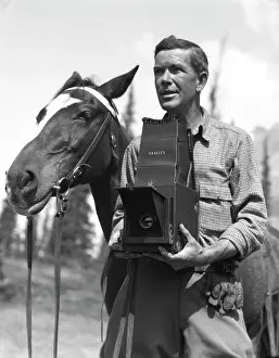 Kamera: 1920s Outdoor Photographer With