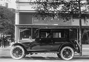 Dealership: 1922 Oldsmobile with a four cylinder engine sold