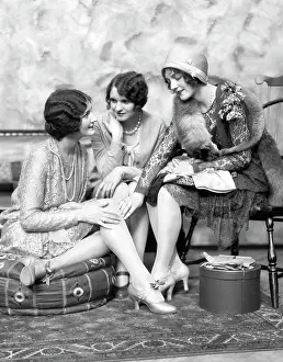 Hatbox: 1930s Three Well Dressed Women