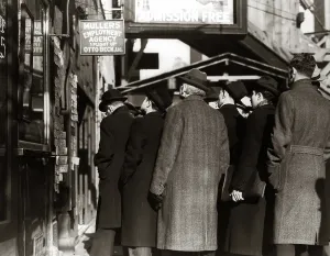 Sufferer: 1930s GREAT DEPRESSION COLD MEN STANDING IN EMPLOYMENT