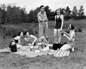 Chatter: 1930s Group Of Five Men & Women