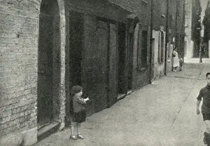 Dilapidated: 1930s poor street in Stepney