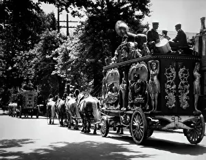 Bandwagon: 1930s Rear View Of Fancy Old-Time