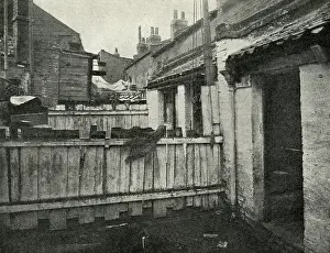 Limehouse: 1930s slum back yards, Limehouse