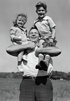 Mitt: 1930s SMILING FATHER HOLDING SON WITH BASEBALL