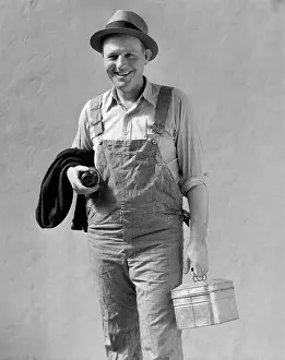 Thermos: 1930s Smiling Man In Work Clothes