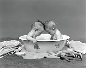 Bathtubs: 1930s TWO TWIN BABIES IN BATH TUB LOOKING DOWN