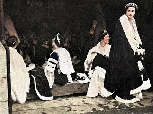 1937 Coronation - Abbey guests stranded in rain after
