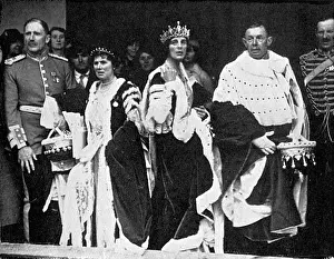 Torrential: 1937 Coronation - Abbey guests stranded in rain after