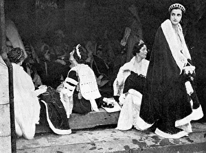 Peeresses: 1937 Coronation - Abbey guests stranded in rain after
