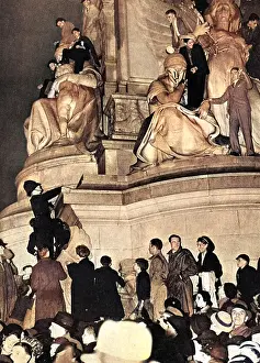 1937 Coronation - spectators in Trafalgar Square