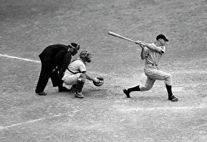 Mitt: 1940s 1950s Batter Swings Strike
