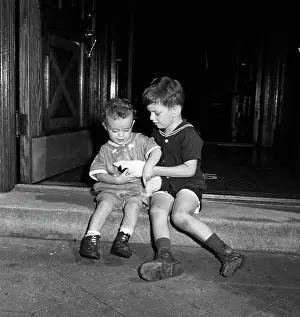 Egx001: 1940s 1950s Two Boys Sitting On