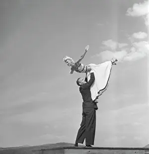 Egx001: 1940s Ballroom Dancing Couple