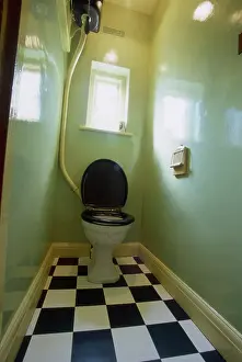 Loos: 1940S LOO