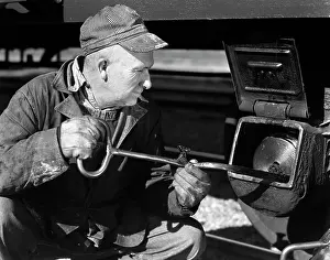 Lineman: 1940s Rail Engineer Lineman Turning