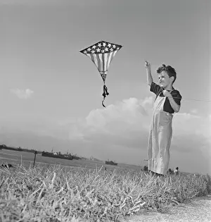 Egx001: 1940s Smiling Boy Flying Stars