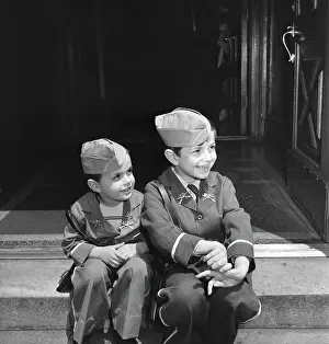 Egx001: 1940s Two Smiling Boys Wearing