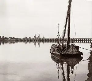 Oficcer: 1943 Egypt - boat at the Nile river barrage