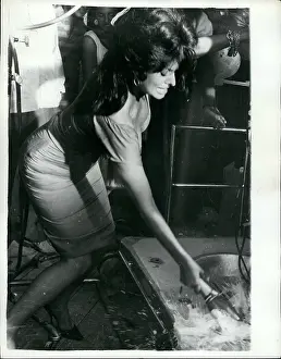 Cracking: 1950-1959 Actor - Actress
